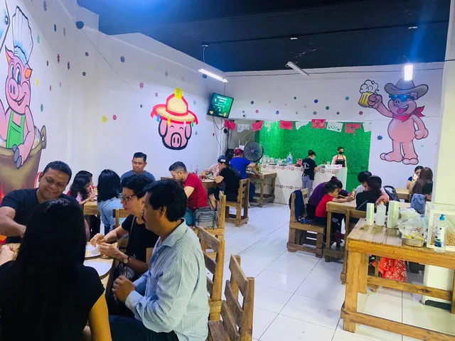 Clientes disfrutando en Sucursal La Pradera Shory's Tacos JR